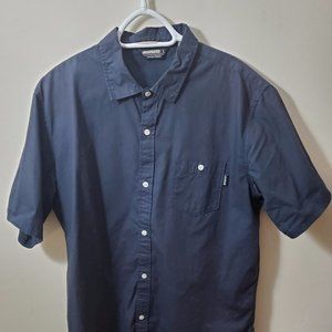 UNDEFEATED SHORT SLEEVE SHIRT MENS LARGE